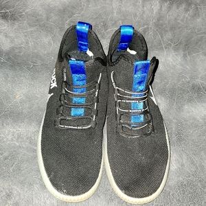 Mens Black and blue gym shoes size 10.5
